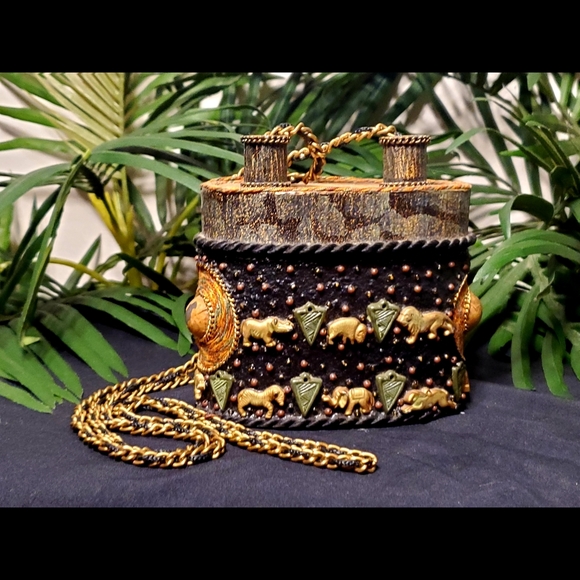 ONE OF A KIND WOODEN PURSE/BOX - Picture 1 of 5